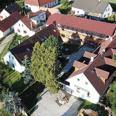 Hotel Soukromá rezidence Pohádková usedlost Lovětín Esterno foto